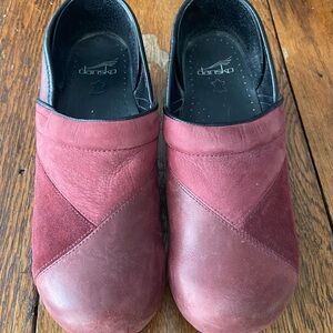 Dansko Clogs Women’s Size 10 (Euro 41) Red Burnished Suede and Leather